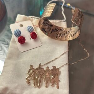 Gold-tone Wizard of Oz Inspired Pendant Necklace - Gold